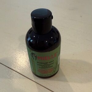 Mielle Rosemary Mint Strengthening Hair Conditioner - Black